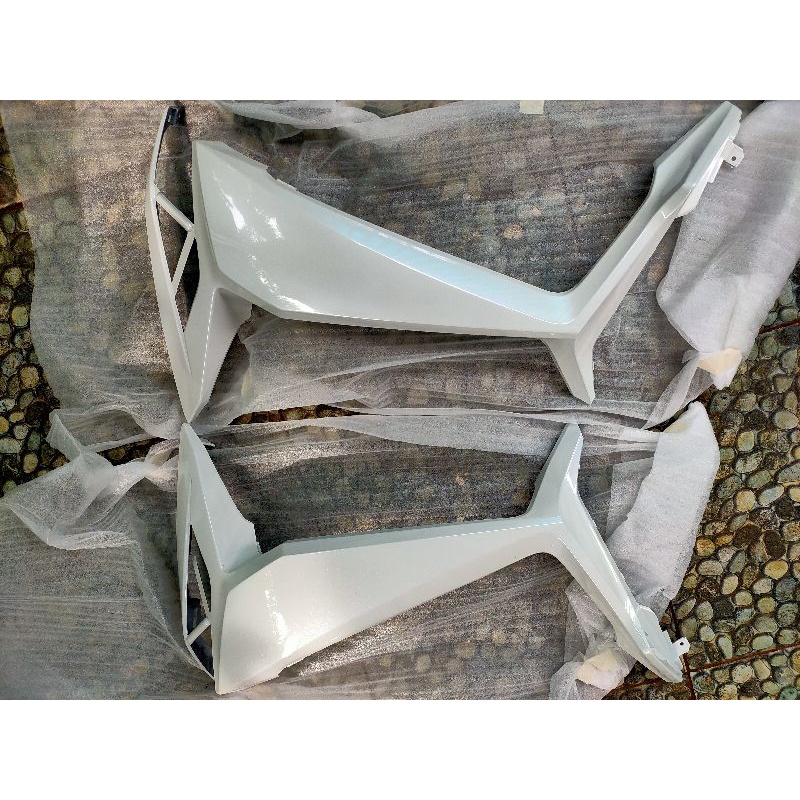 Legshield Luar Supra X 125 Putih VR ( TANPA STRIPING) - Sayap Luar Supra X 125 FI
