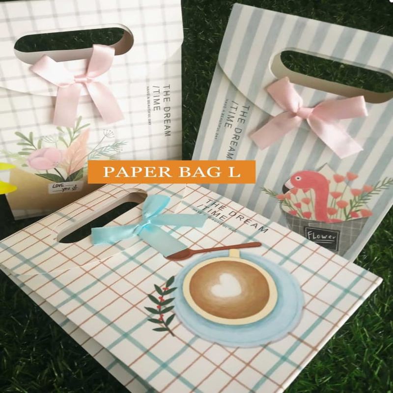 

Paper Bag Motif / Tas Kertas Kado / Tas Ulang tahun - L The Dream
