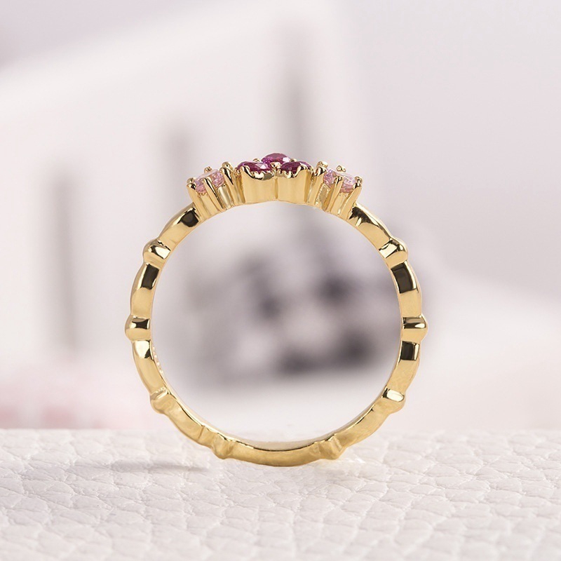 Cincin Batu Permata Bentuk Hati Lapis Emas 18K Wanita