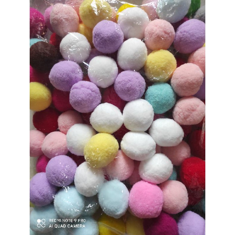 Pompom halus jumbo 4 cm per pc