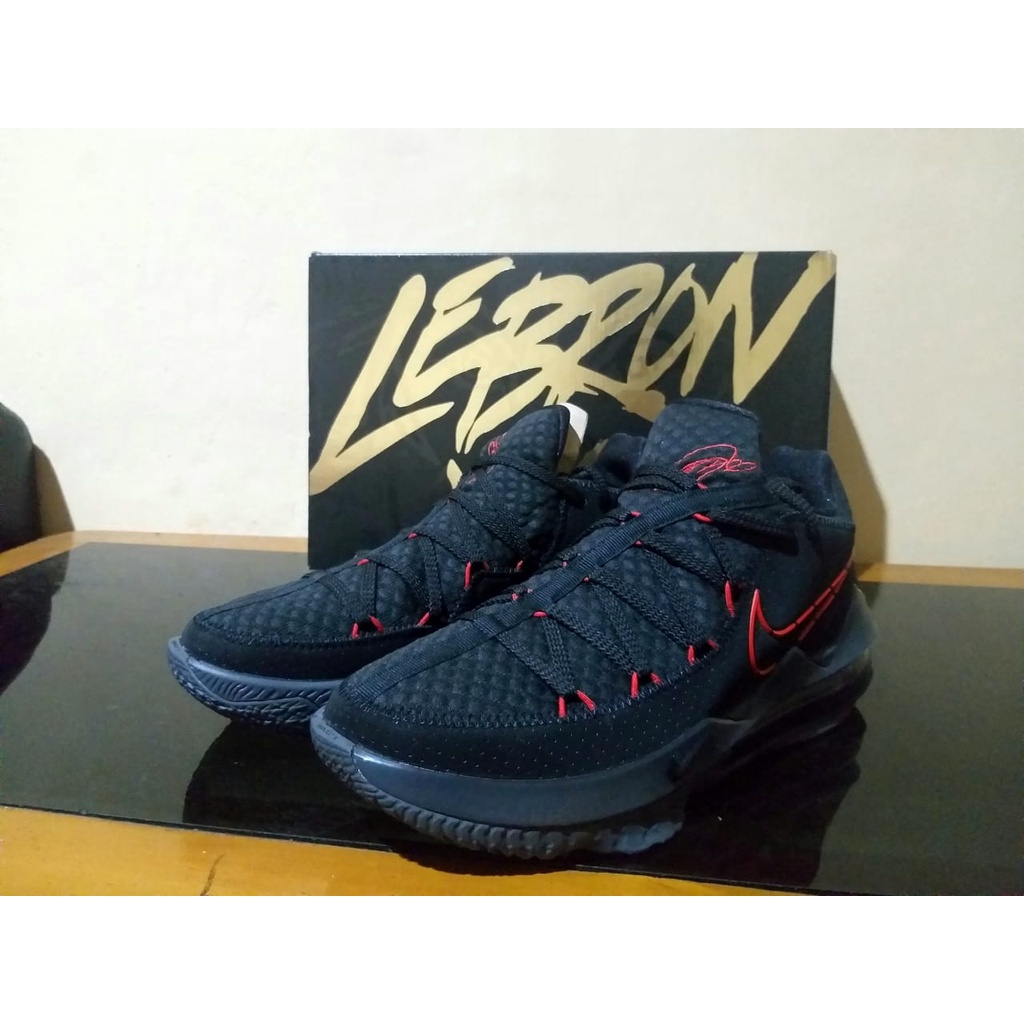 Sepatu Basket Nike Basketball Lebron 17 Low Bred Original size 44 2/3 BNIB