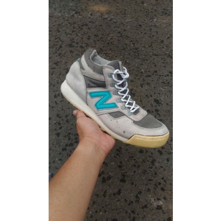 Sepatu NB 710