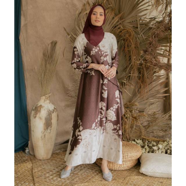 Maumere Dress Wearing klamby NEW