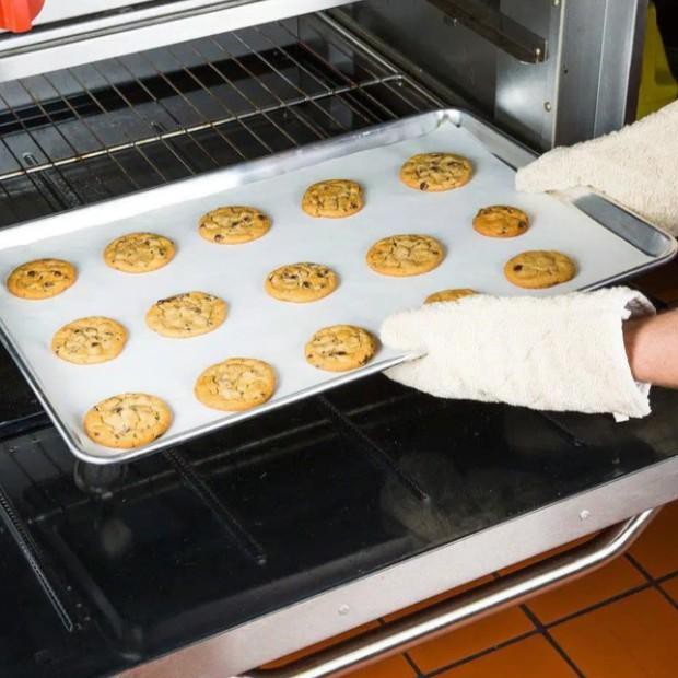 

SUPER HOT baking paper per 5pcs harga 2000/pc kertas roti kertas minyak 75 x 100 cm