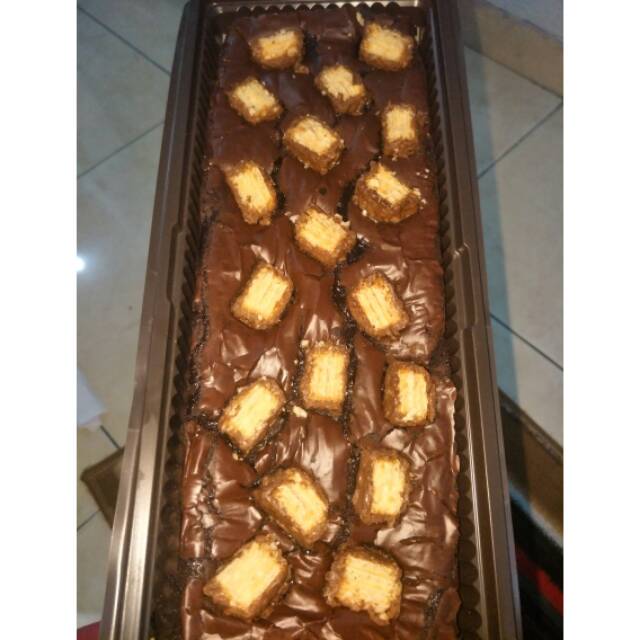 

Brownies panggang Shiny Crust topping beng beng