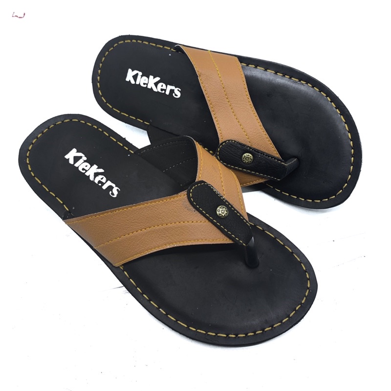 Sandal Pria / Sendal Slip Pria / Sandal Jepit Pria / Sandal Pria Kulit PU / Sandal Pria Dewasa / Sendal Slop Pria / Sandal Kulit Pria / Sandal Sol Pria / Sandal Casual Pria / Sandal Pria Trendy