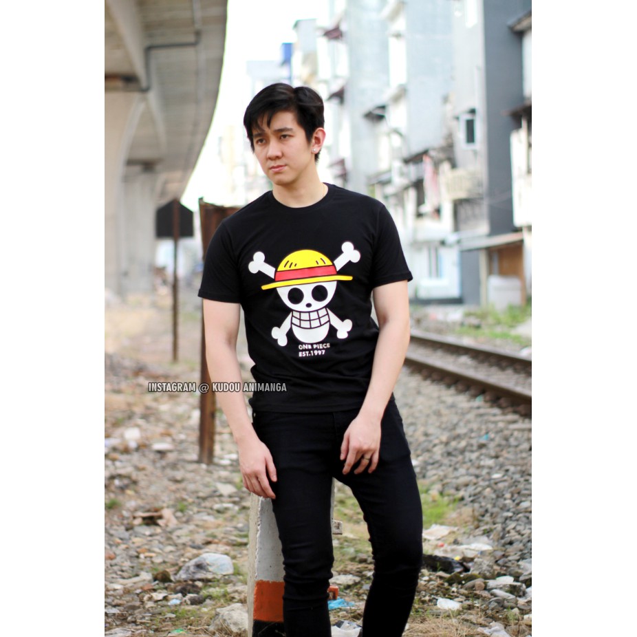 Kaos Onepiece Logo Legacy Black Mugiwara