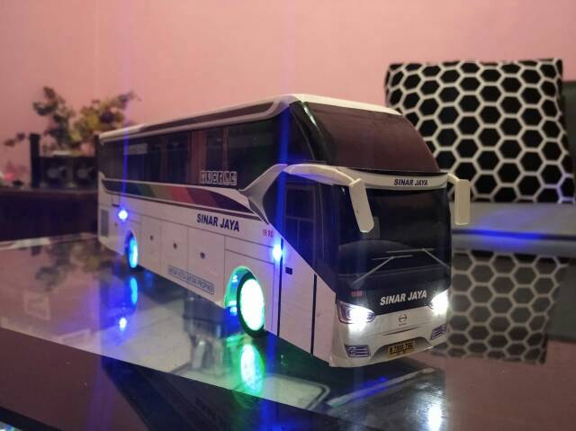 Miniatur bus sinar jaya sr2  legacy  remote control variasi lampu