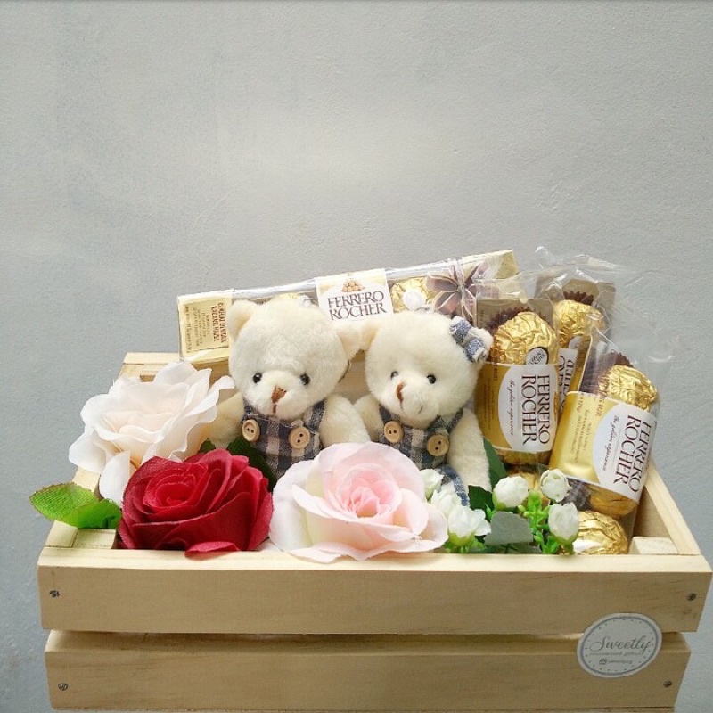 

Wooden box kotak kayu penyimpanan serbaguna parcel hampers kayu pinus belanda