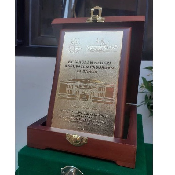 Plakat Kayu, Plakat Kayu Jati