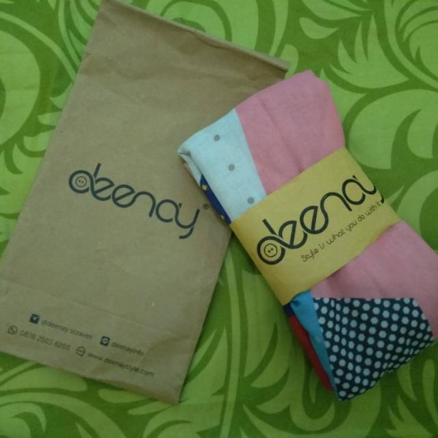 Preloved hijab deenay segi empat