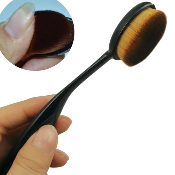 OVAL FOUNDATION FACE BRUSH ( make up brush )