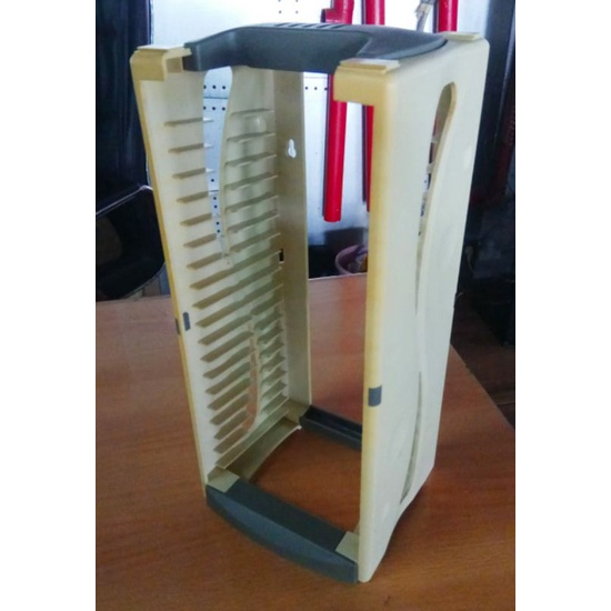 Rak CD Audio / VCD isi 18. Kondisi : Bekas - Minus Pemakaian