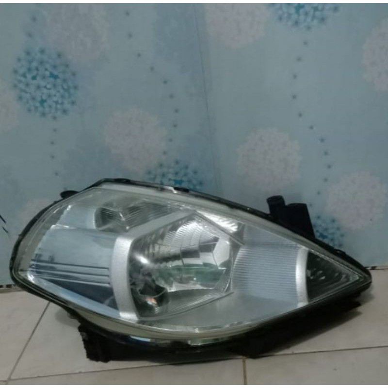 Headlamp Nissan Latio