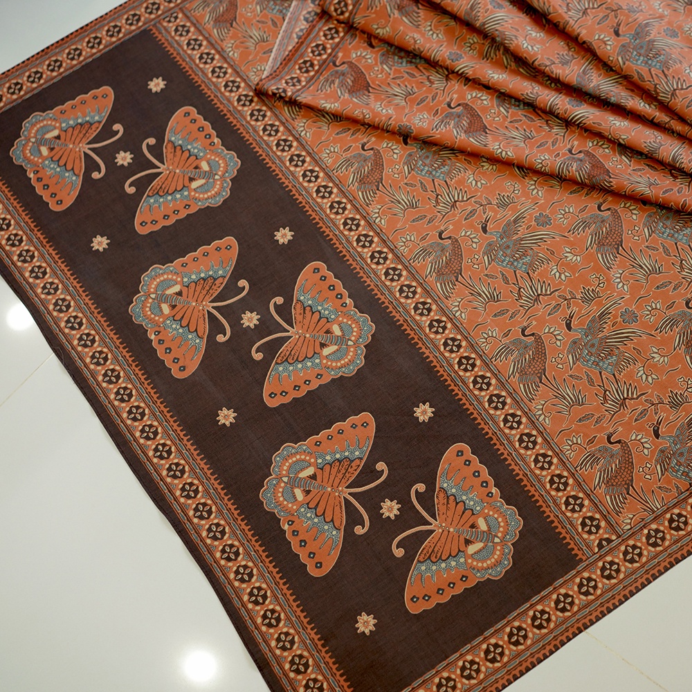 KAIN BATIK KATUN Premium Motif Bangau Two Tone Pagi Sore Orange Oranye Oren 725717 Cap 72 Jarik Jarit Samping Kebat Panjang Batik Katun Modern Premium Bahan Seragam Batik Pernikahan Kantor Keluarga Murah Kamen Jadi Batik Bali Lembaran