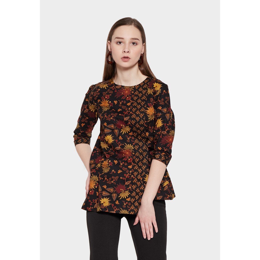 Arjuna Weda Blouse Batik Bunga Kantil - Hitam