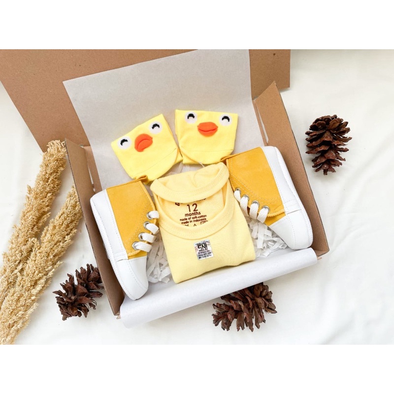 Hampers New Born Baby Hampers Bayi Kado Lahiran Kado Bayi Baju Bayi Sepatu Bayi Gift Box Baby-Casual Yellow D