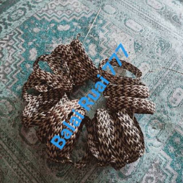 Gelang Rotan Khas Dayak