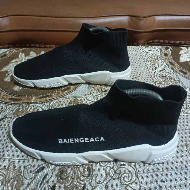 sepatu second import. sepatu bekas murah preloved size 40