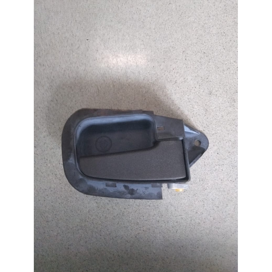 HANDLE PINTU DALAM BMW E36 kanan