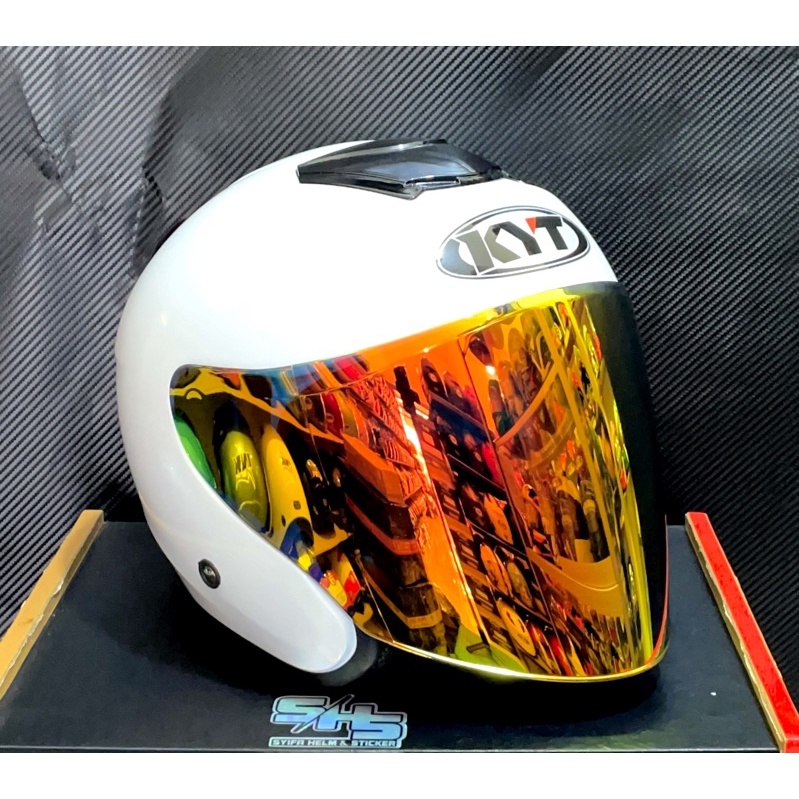 Helm kyoto merek dyr solid white