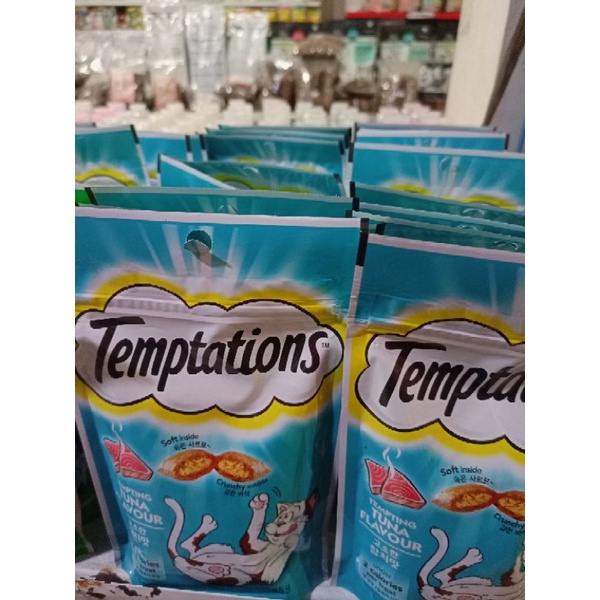 Snack kucing - Temptations cemilan kucing Savoury salmon flavour 85gr