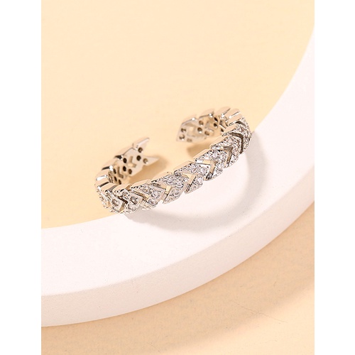 LRC Cincin  Fashion Silver Arrow Leaf Inlaid Zircon Ring P57536