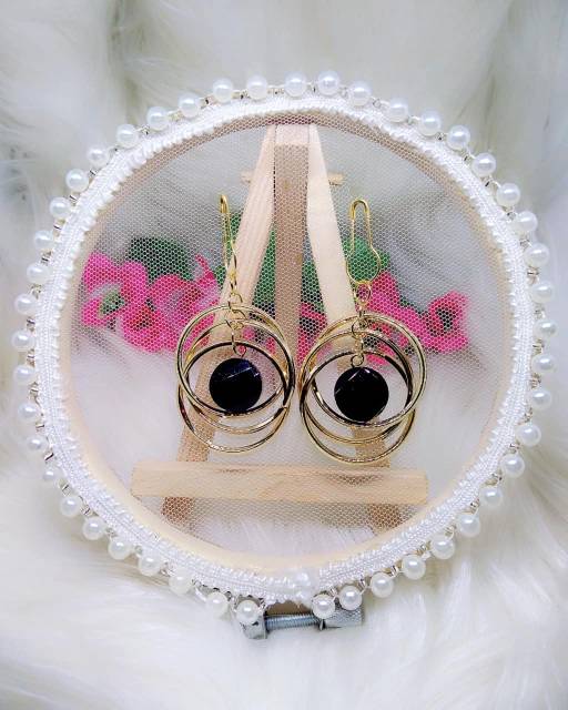 A103 Anting hijab bulat susun kristal black gold