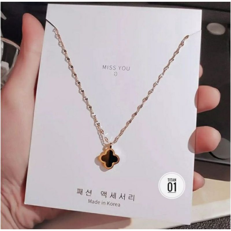 Kalung Rantai Dewasa Titanium Liontin Bunga Hitam N01062201