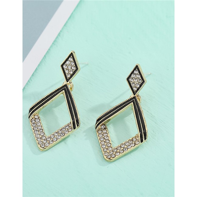 LRC Anting Tusuk Fashion Diamond Earrings Diamond Cutout Rhombus Geometric P50773