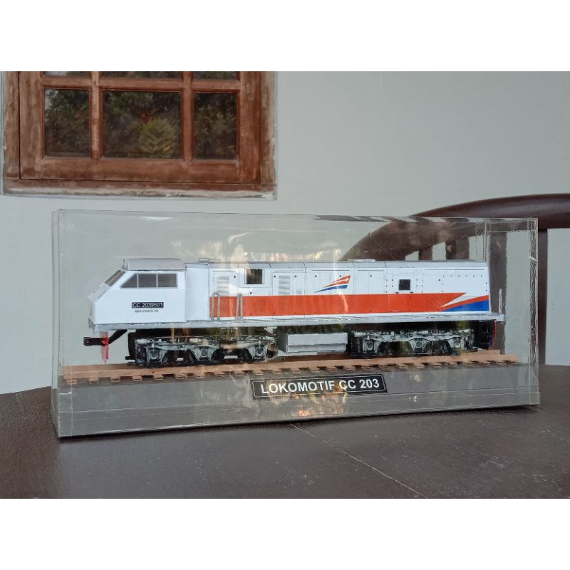 Papercraft Lokomotif CC203