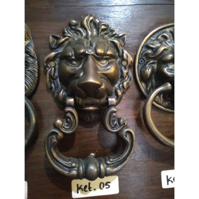 Ketukan Lemari Pintu Rumah Pagar Kuningan Antik Motif Singa 05