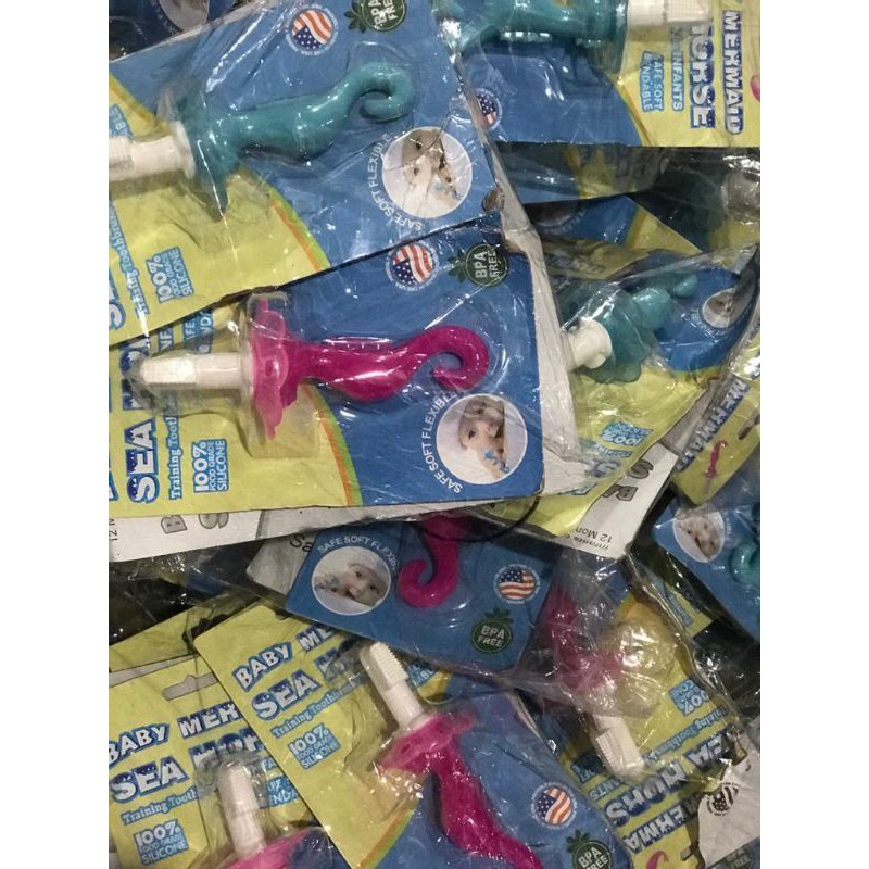 BABY TEETHER/MAINAN GIGITAN BAYI SEA HORSE / MERMAID - SIKAT GIGI BAYI BABY TOOTH BRUSH SEA HORSE / MERMAID BPA FREE