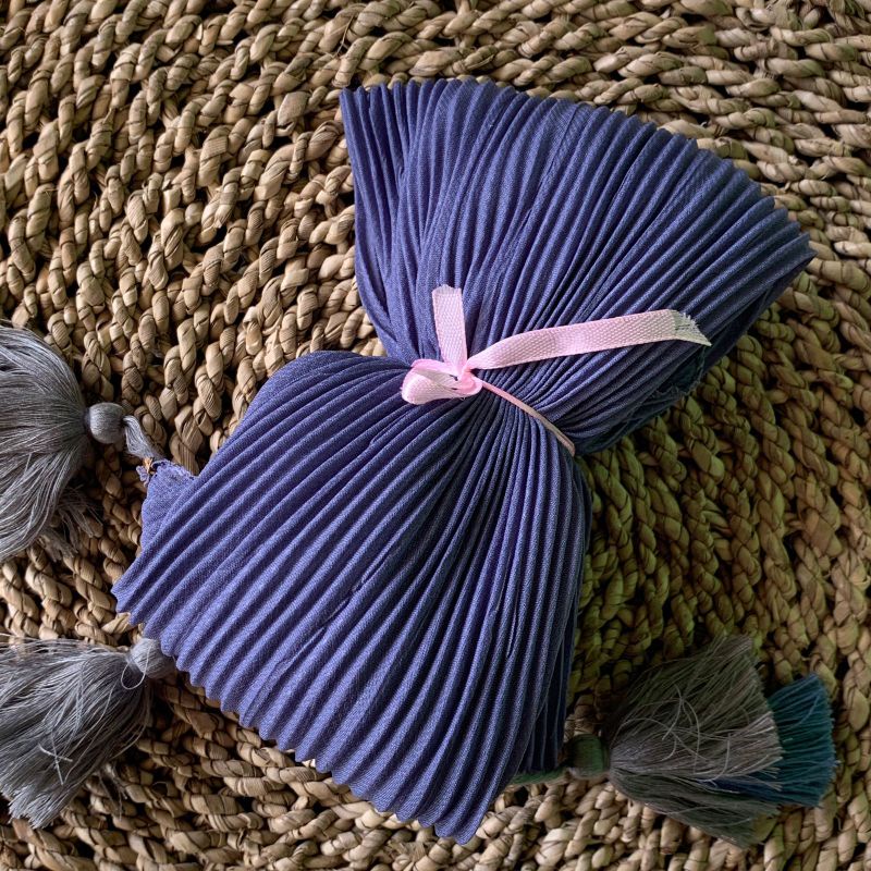 Jilbab Segiempat Pleated Jambul Hijab Jilbab Plisket Tassel-Denim