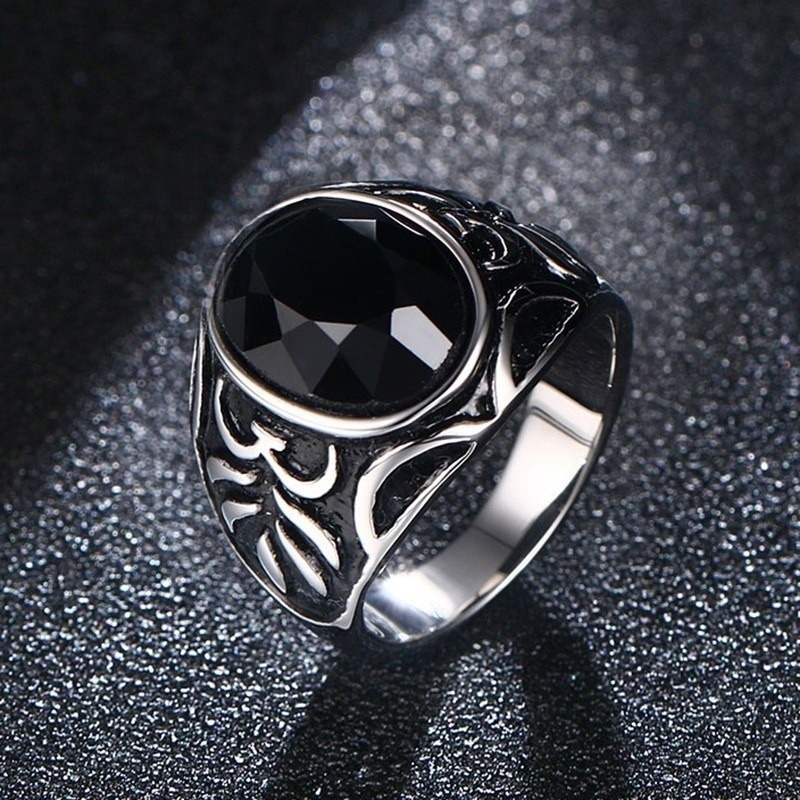 Cincin Desain Bunga Bulan Sabit Bahan Stainless Steel Hias Kristal Onyx Hitam Gaya Vintage Untuk Pria