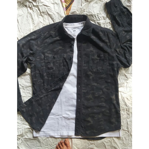 kemeja flanel camo uniqlo