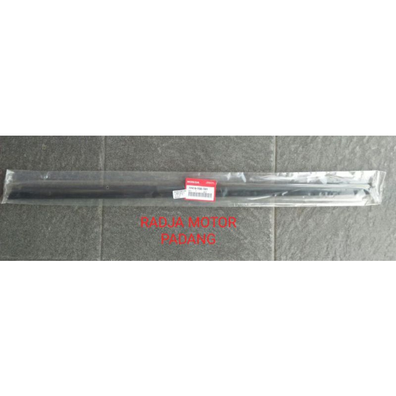 Pelipit karet kaca luar mobil honda jazz ge8 2009 2010 2011 2012 2013 depan kanan 72410-tg0-t01