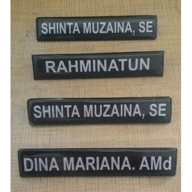 

Name tag peniti