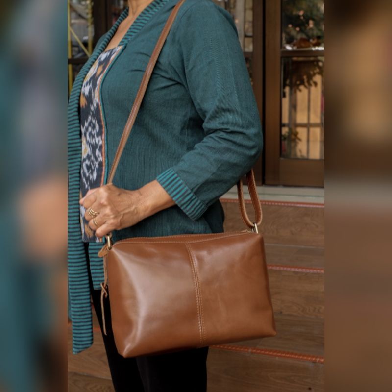 Tas Kulit Wanita Asli Sling Almira Tas Selempang Minimalis Kekinian Pull Up Leather