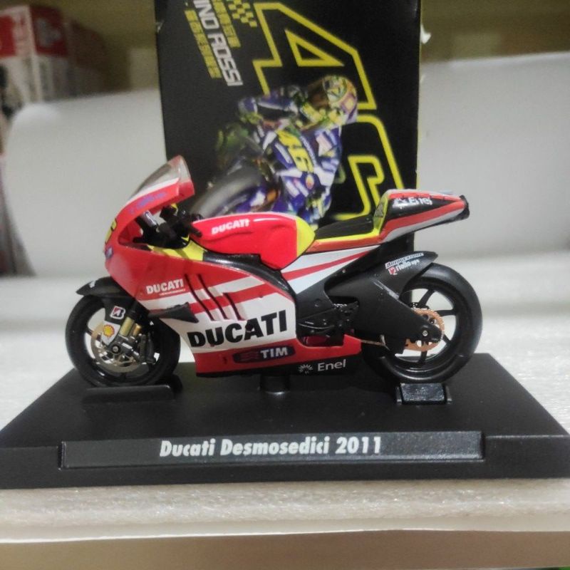 diecast MotoGP Ducati valentino Rossi bahan besi