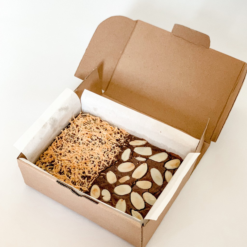 

Fudgy Brownies by Uthie Bakery | Mix 2 Topping Size Small