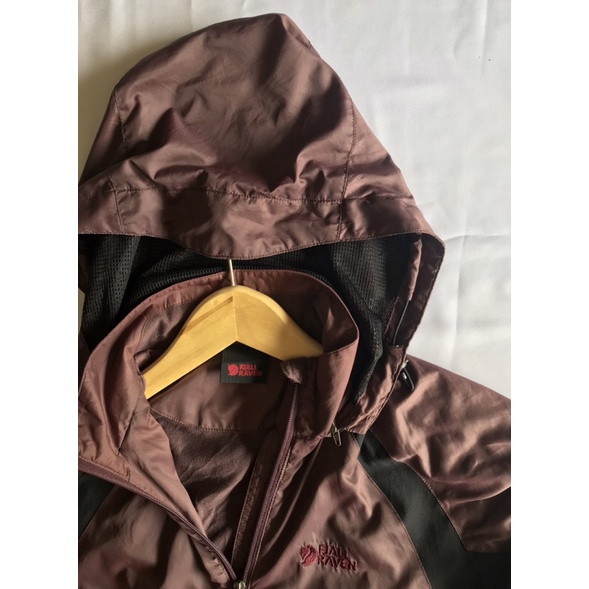 JAKET OUTDOOR FJALL RAVEN