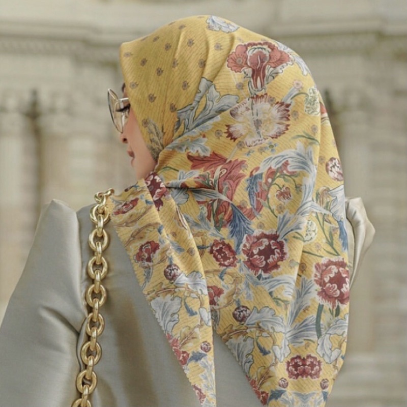 Buttonscarves royale yellow