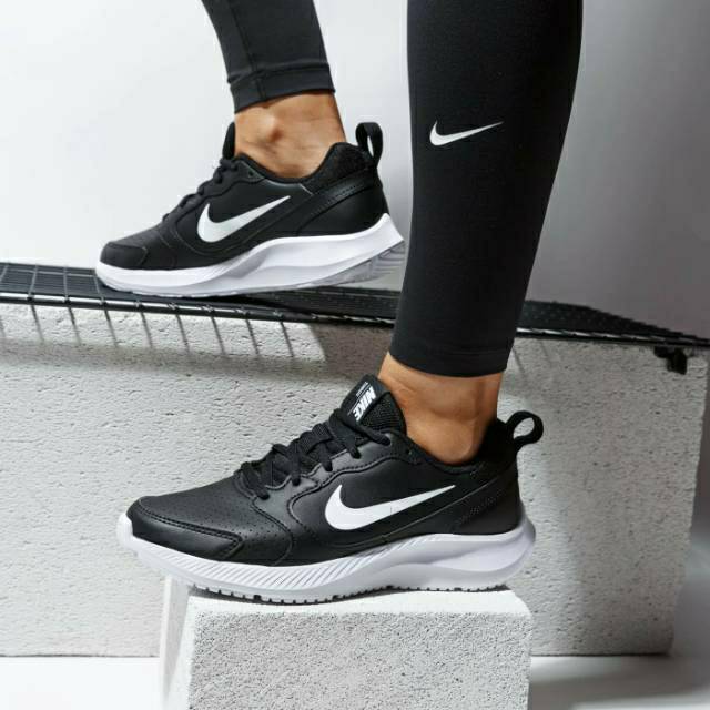 harga nike todos