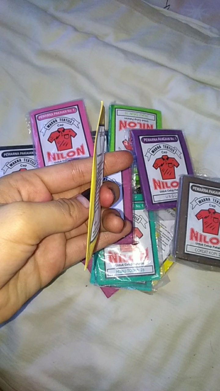 Pewarna Pakaian Nilon 10 Bungkus Per Satu Warna = 7.500