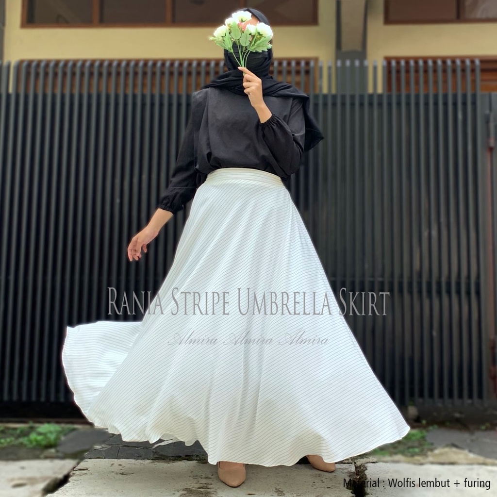 Rok Panjang Wanita Payung Rania Stripe Umbrella Skirt Motif Garis Salur Rok Flare Rok Motif Garis Hitam Putih