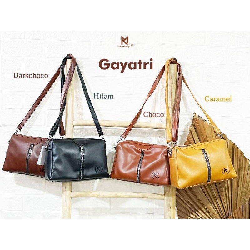 Moonzaya bag gayatri