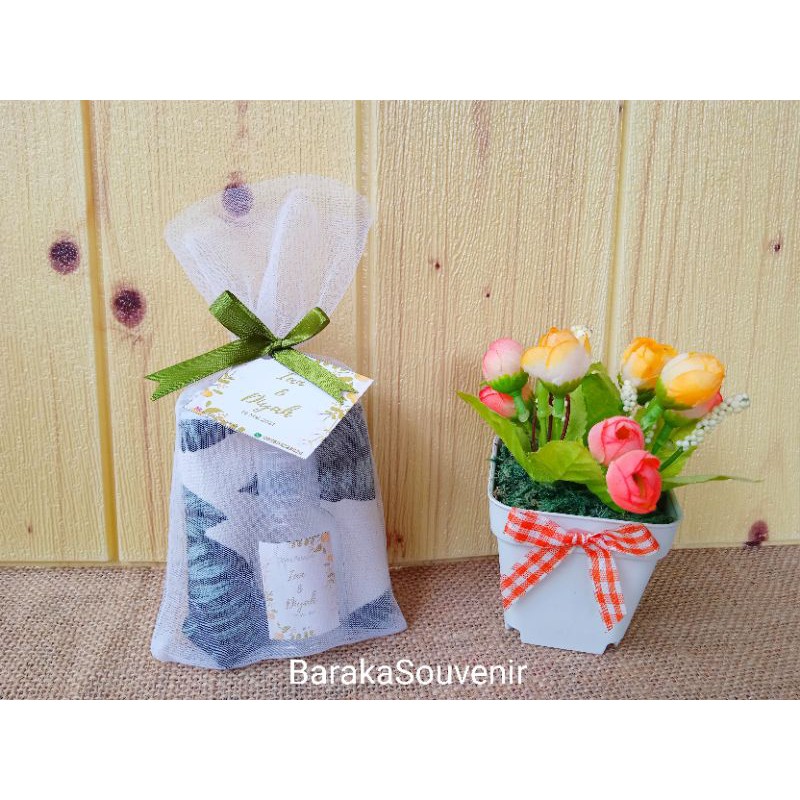 Souvenir hand sanitizer 30 ml dan pouch kanvas kemas tile / tulle