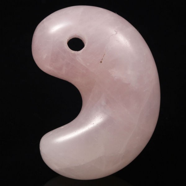 Natural Rose Quartz 57ct 30x21mm Japanese Traditional Magatama Kamuikotan JQZ001