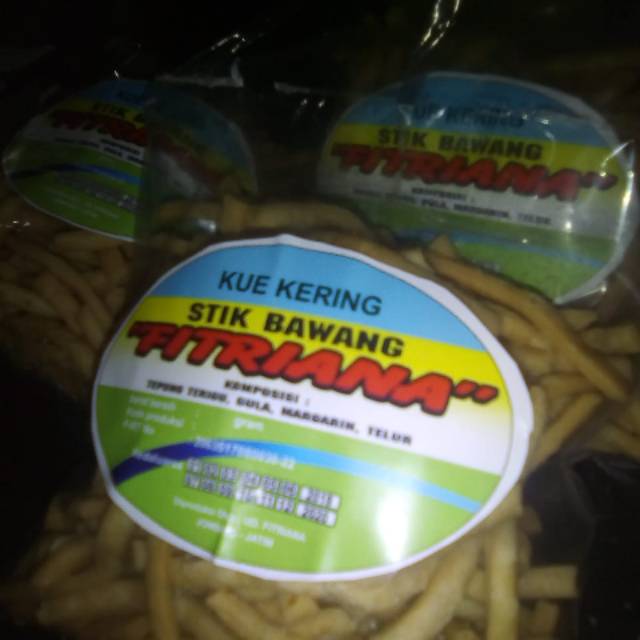 

Kue kering stik bawang